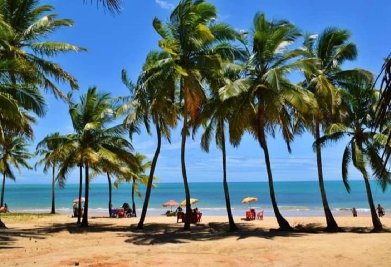 Tranquilidade da praia de Taperauã em Porto Seguro Tranquilidade da praia de Taperauã em Porto Seguro